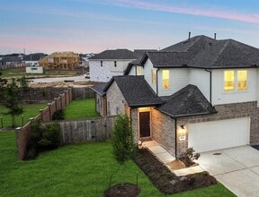 Building Photo - 21015 Bay Vlg Dr