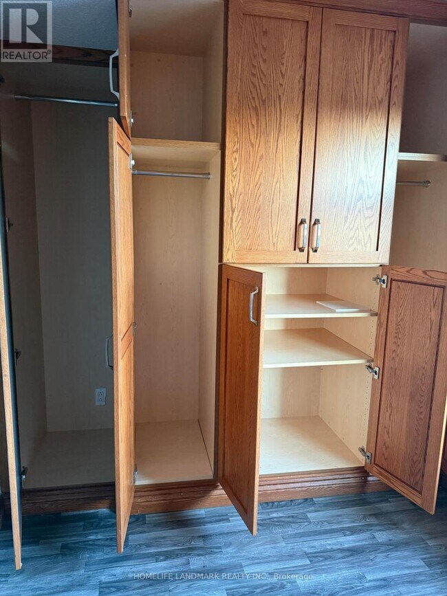 Photo du bâtiment - 183 Main St E