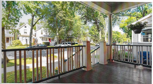 Foto del edificio - 2025 Maple Ave