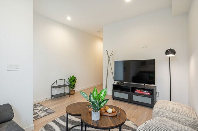 Foto del edificio - 6125 Sand Point Way NE