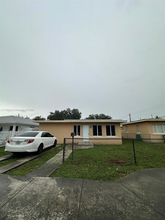 Primary Photo - 10150 NW 8th Ave