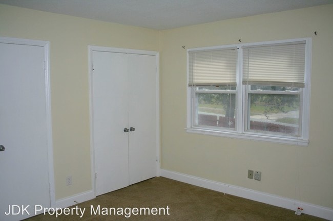 Building Photo - 300 E McPherson Dr