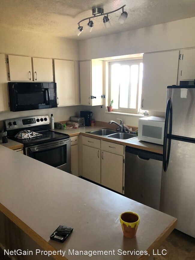 Building Photo - 2 br, 1 bath House - 645 W Old HWY 91