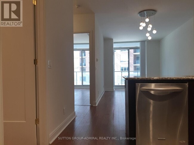 Photo du bâtiment - 825 Church St