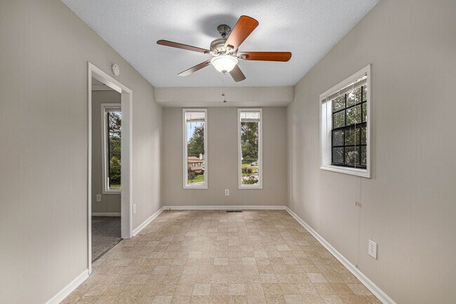 Building Photo - 5416 Saddle Ridge Ln