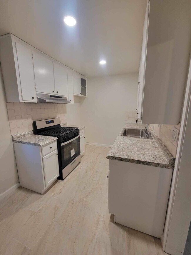 Kitchen - 7160 Perris Hill Rd