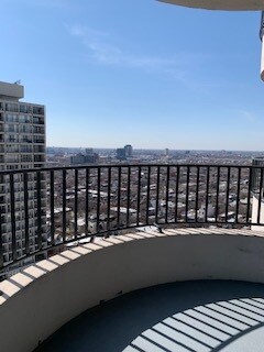 West View - 2020 N Lincoln Park W
