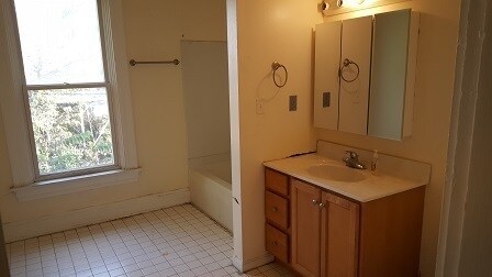 Foto del edificio - Incredible Value in Walnut Hills - move ri...
