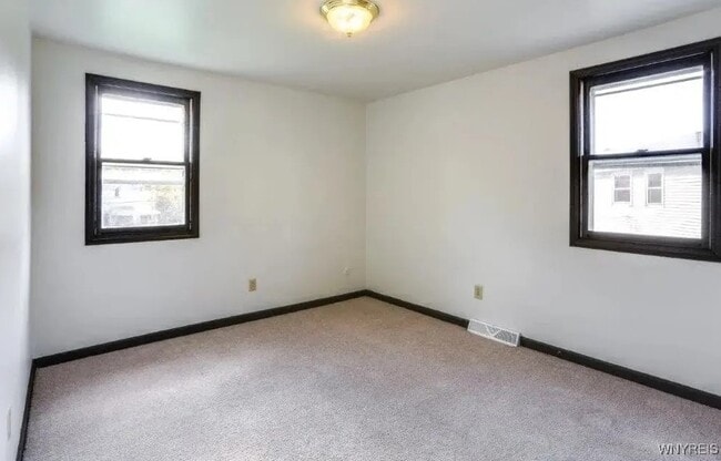 Building Photo - 22 W Summerset Ln