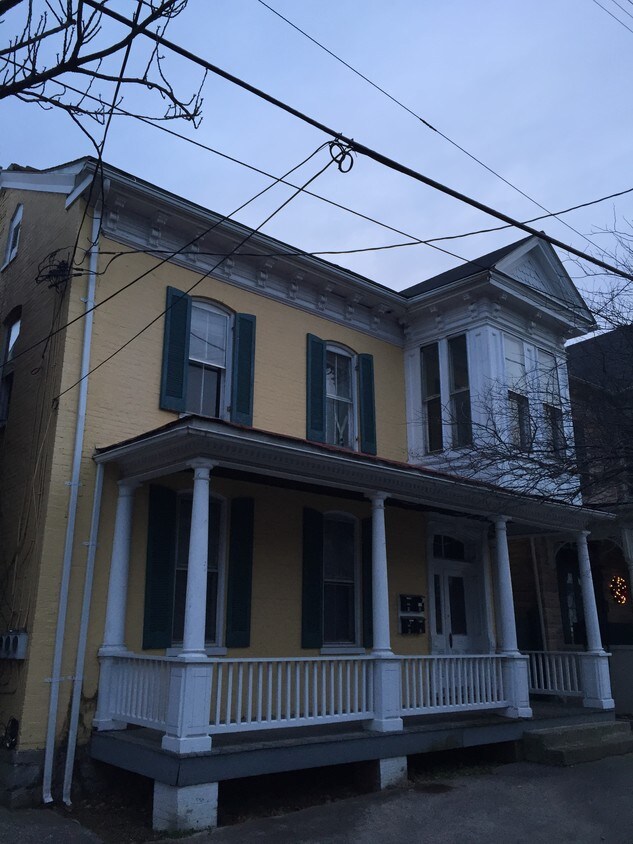 Primary Photo - 305 W Martin St