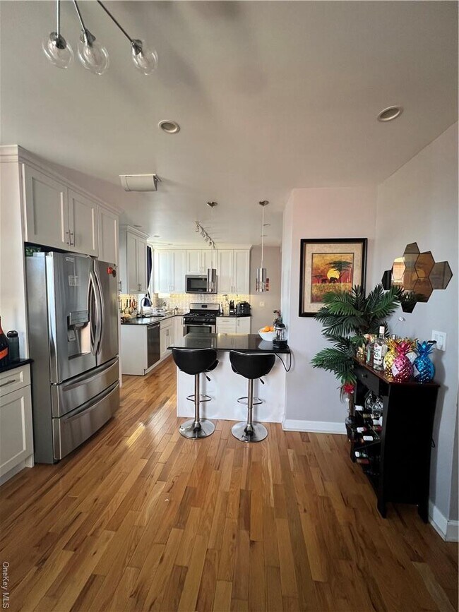 Foto del edificio - 3234 Paulding Ave
