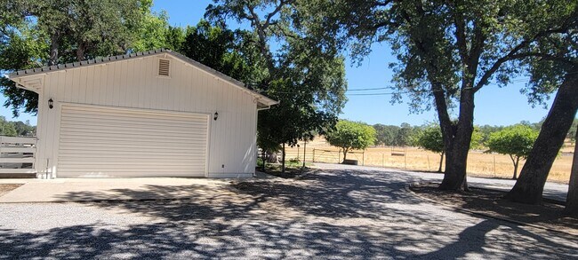 Foto del edificio - 8424 Silver Bridge Rd