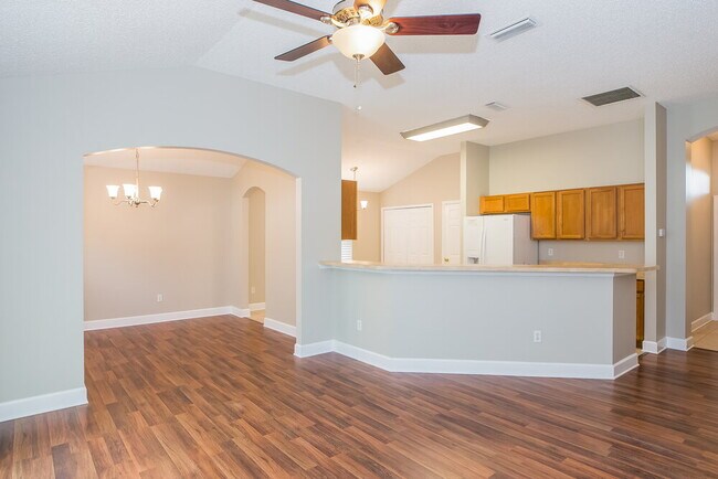 Foto del edificio - 1824 Creekview Dr