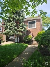 Building Photo - 357 E Olive St