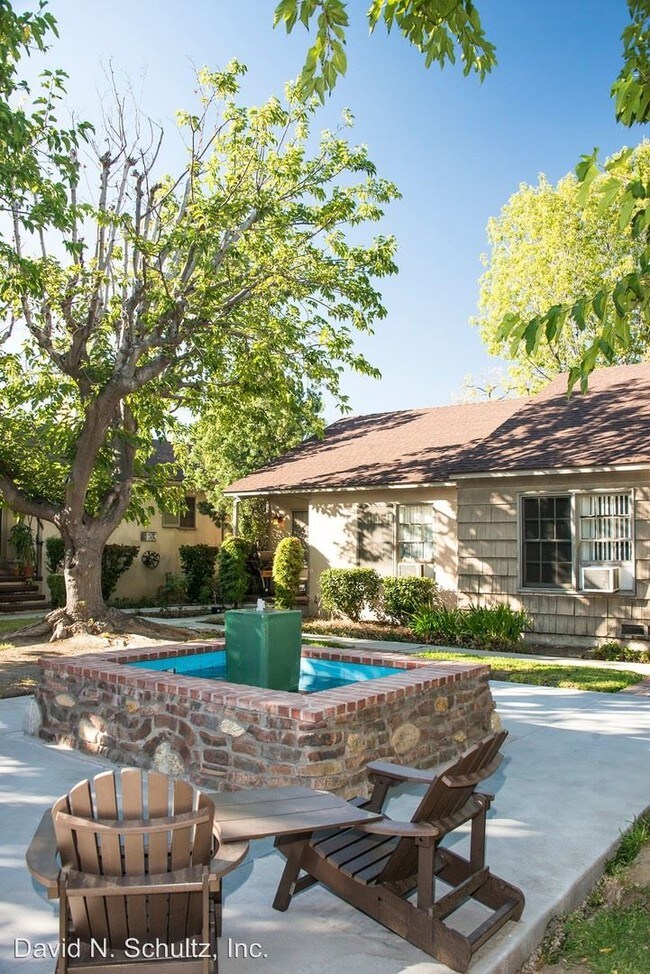 Building Photo - 877 S Marengo Ave