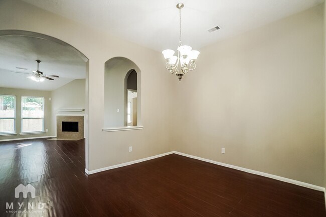 Foto del edificio - 22015 Cascade Hollow Ln