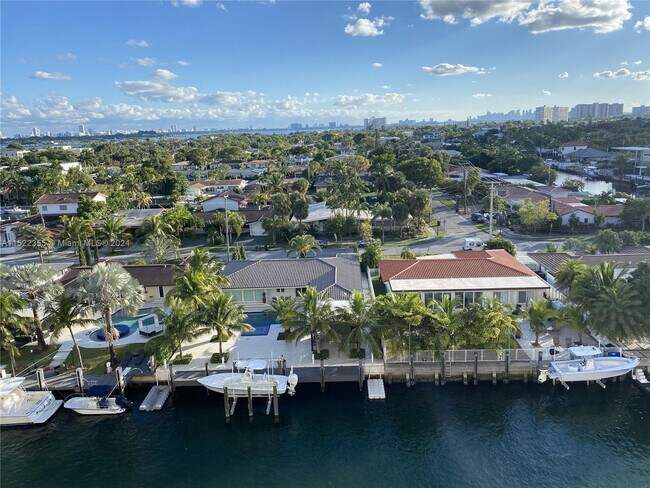 Foto del edificio - 2350 NE 135th St