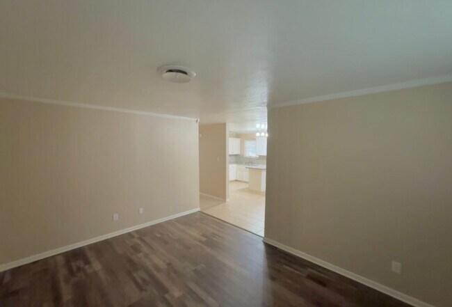 Foto del edificio - NEW IN MANAGEMENT - AVAILABLE NOW!