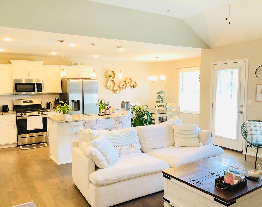 Foto principal - 1040 S Christopher Ave