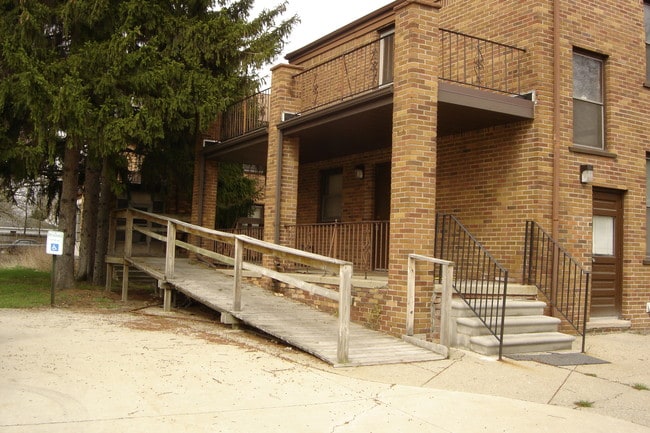 Building Photo - 19403 W Chicago St