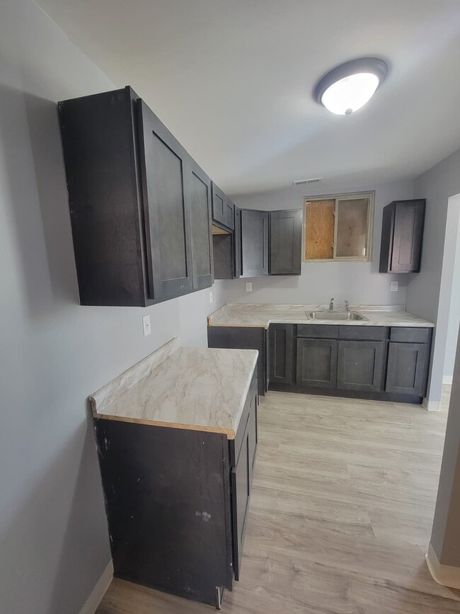 Foto del edificio - 1816-1816 N James H McGee Blvd