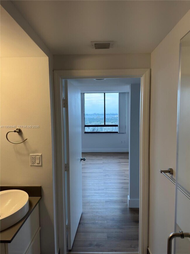 Foto del edificio - 1330 West Ave