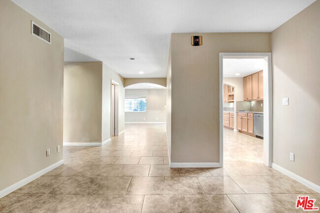 Foto del edificio - 2623 S Beverly Dr