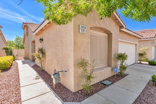 Foto del edificio - Charming Single-Story Townhome with Vaulted Ceilings in a Gated Northwest Community!