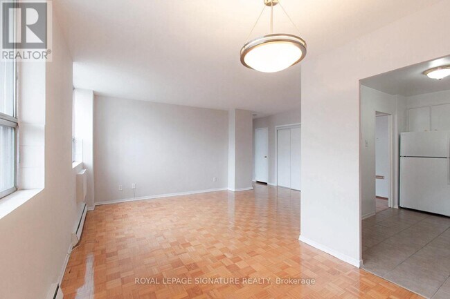 Photo du bâtiment - 525 Eglinton Ave E