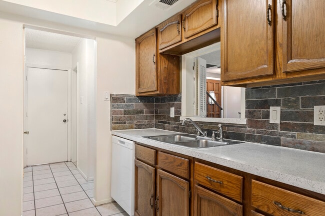 Building Photo - 421 San Mateo Dr