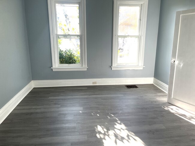 Building Photo - 715 Vine St