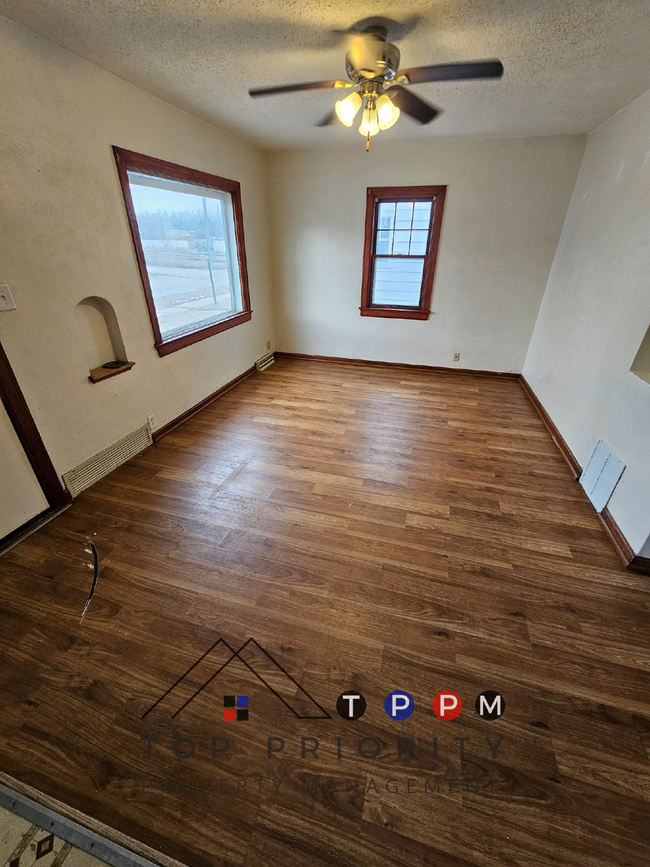 Building Photo - 3 Bedroom | 1 Bathroom Single Family Home ...