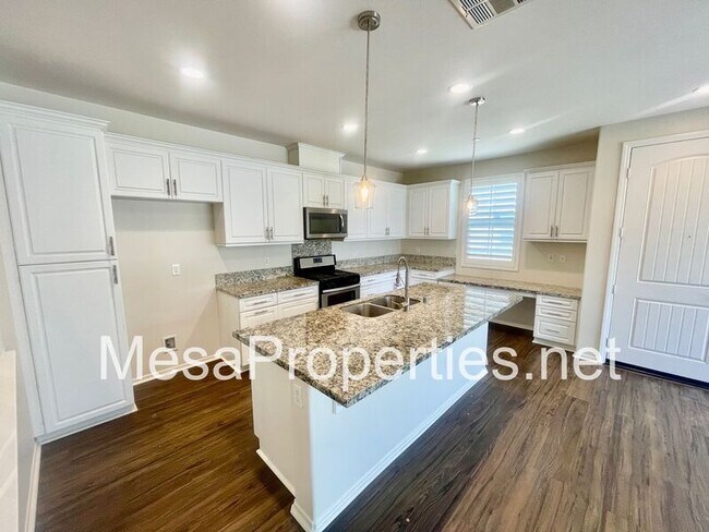 Building Photo - 3120 E Yountville Dr