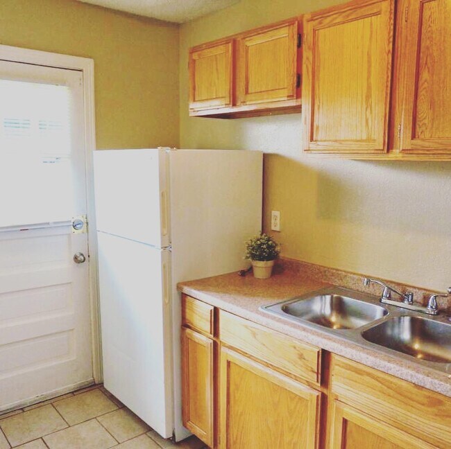 Foto del edificio - 5814 Forest Ave