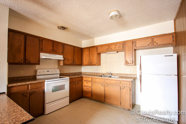 Kitchen - 3500 Sheridan St