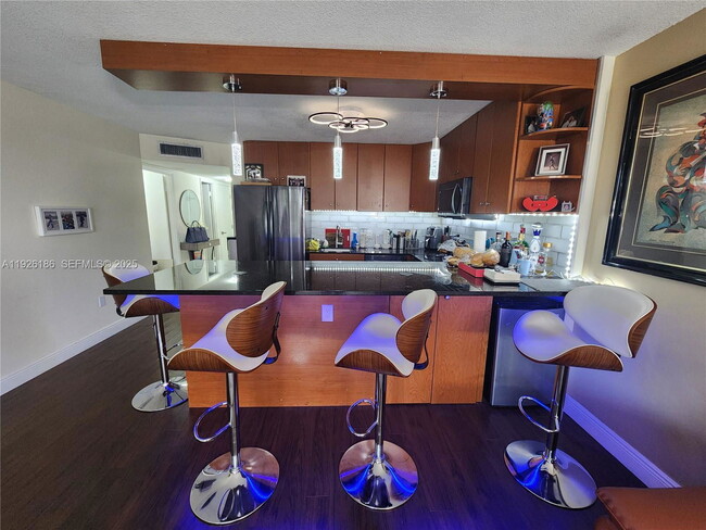 Foto del edificio - 2801 NE 183rd St