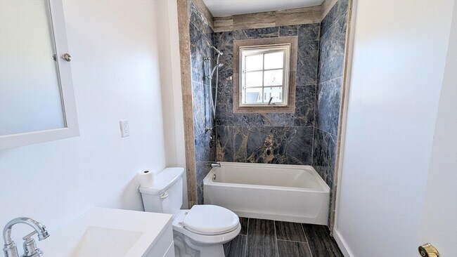 Building Photo - 154 Brightman St