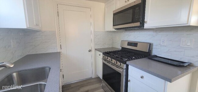 Foto del edificio - 6913 Vinevale Ave