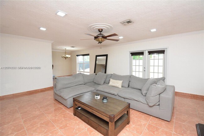 Foto del edificio - 10301 SW 199th St