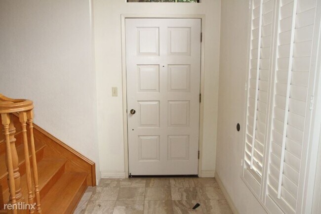 Building Photo - 2 br, 2.5 bath Condo - 416 N Bushnell Ave