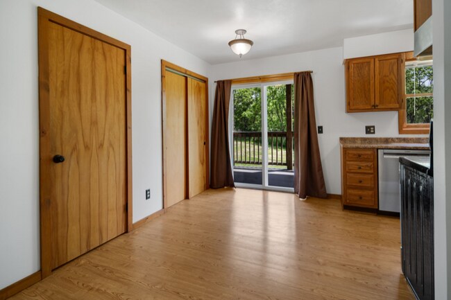 Foto del edificio - 1895 E Shore Dr