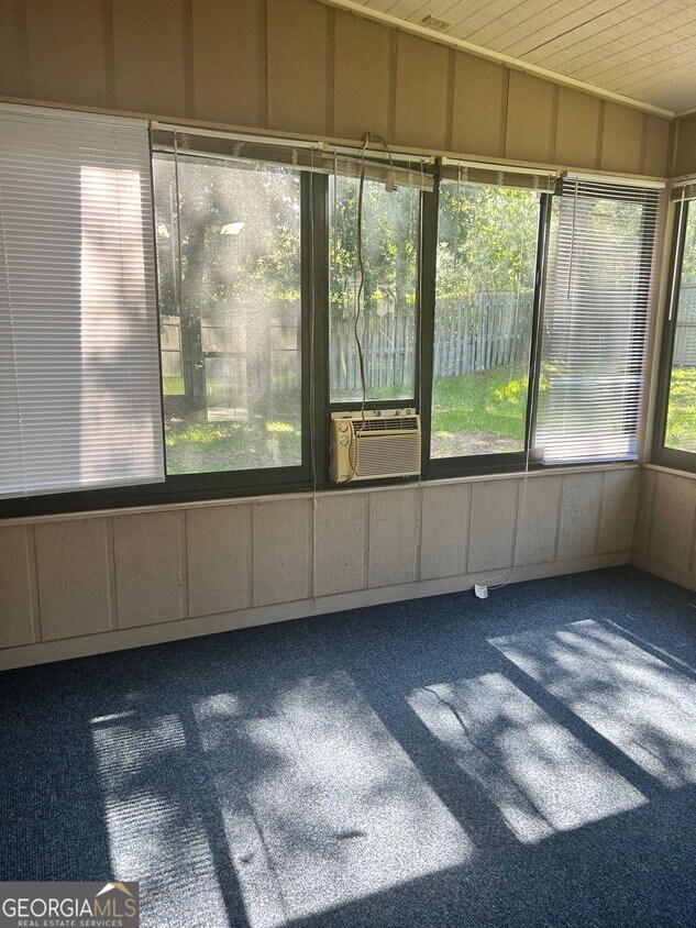 Building Photo - 304 Westgate Cir