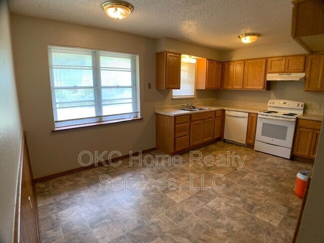 Building Photo - 402 Gayclifee Terrace