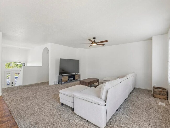 Building Photo - 991 Oldham Dr
