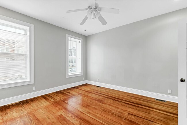 Building Photo - Huge Renovated 1 Bedroom SFD in South Tower Grove
