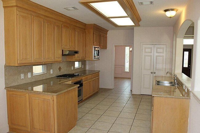 Foto del edificio - 11110 Sherwood Garden Dr