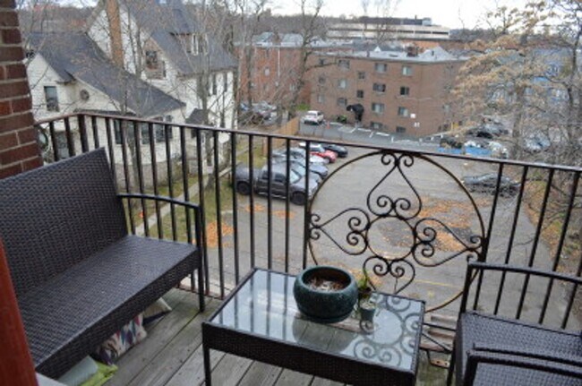 Foto del edificio - 1 Bedroom in Allston Village, Heat and hot water included