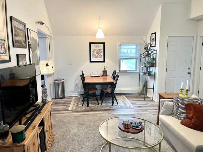 Foto del edificio - 103 Cove St