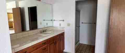 Building Photo - 2417 S Meadowbrook Ct