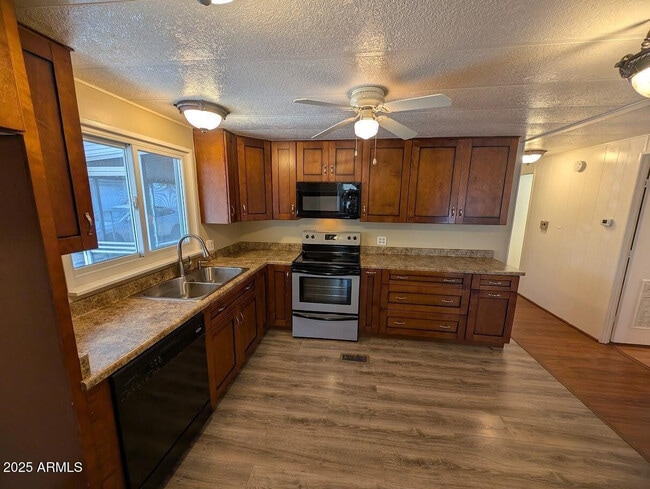 Foto del edificio - 18003 N 2nd St